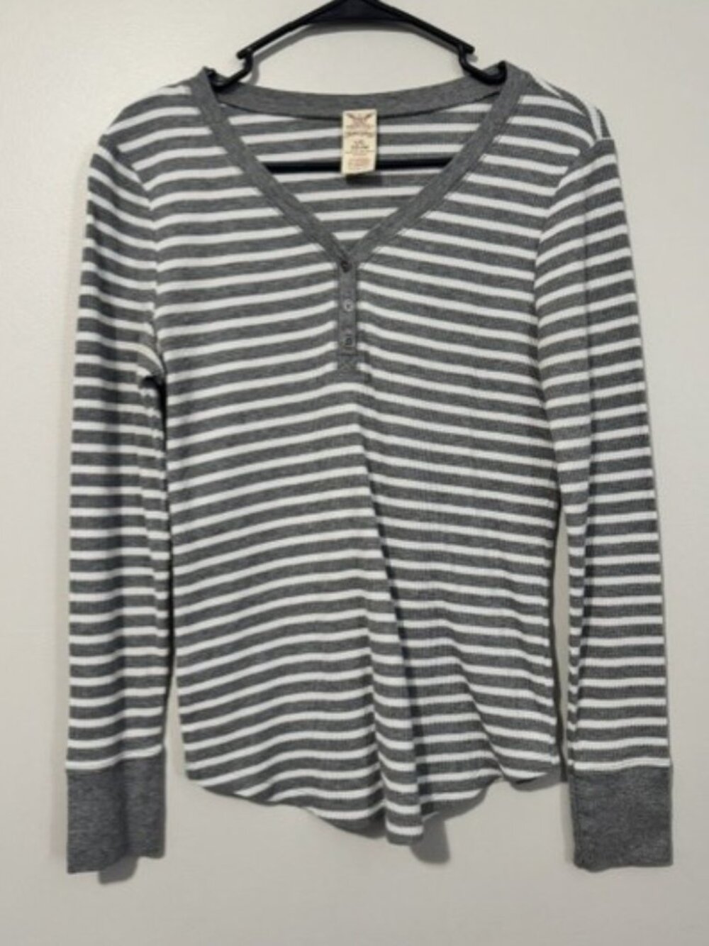 Woman's Faded Glory Long Sleeve 3 Button Down V Neck Shirt Color Grey/White Sz L